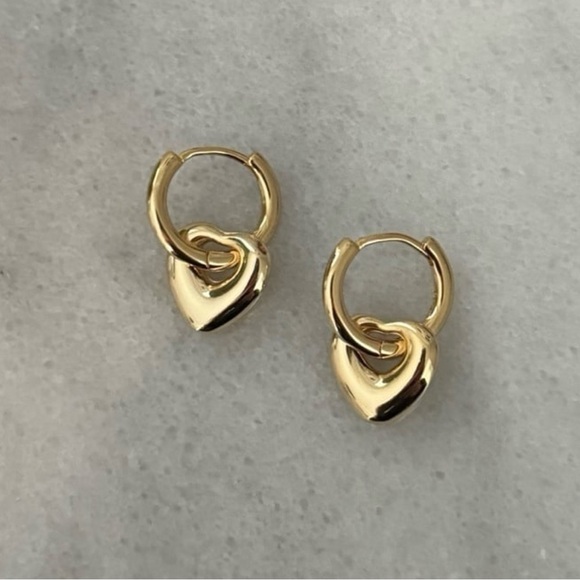 Gold Bubble Heart Charm Dangle Huggie Hoop Earrings

Brand New - Picture 3 of 5